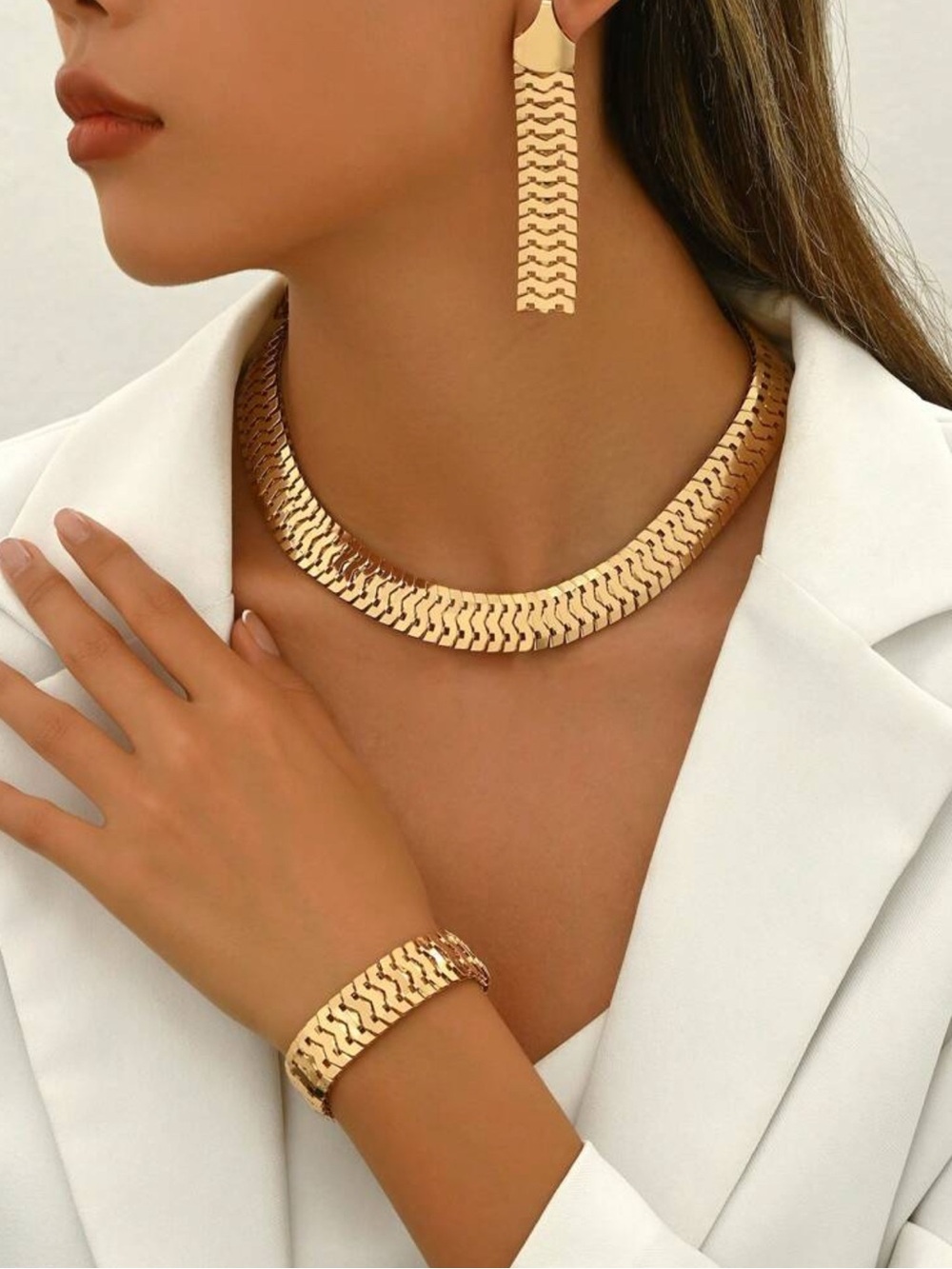 Gold Chain-Patterned Women’s Necklace with Matching Bracelet & Earrings